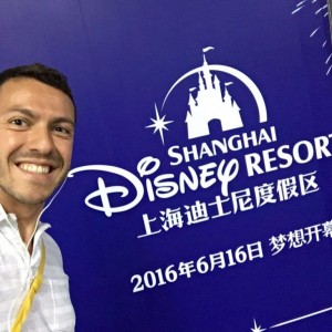 shanghai disneyland freddi